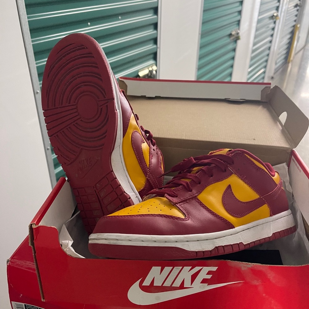 Nike dunks USC